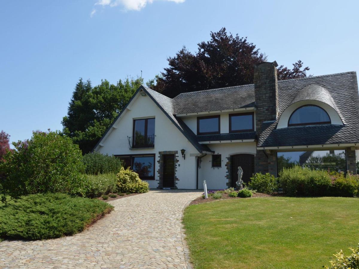 Elegant Villa In Stavelot With Fitness Playroom Exterior foto