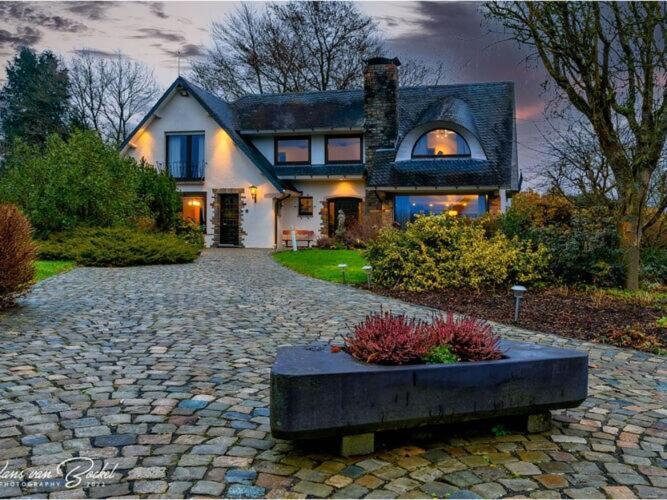 Elegant Villa In Stavelot With Fitness Playroom Exterior foto